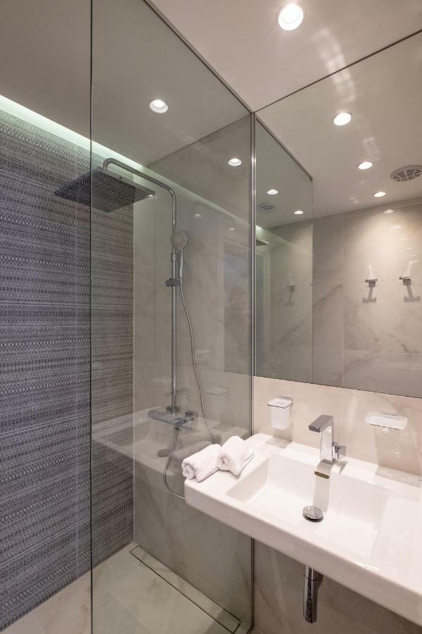 Vitosha Blvd Luxury 2-Bedroom, 2-Bathroom With Balcony Sófia Exterior foto