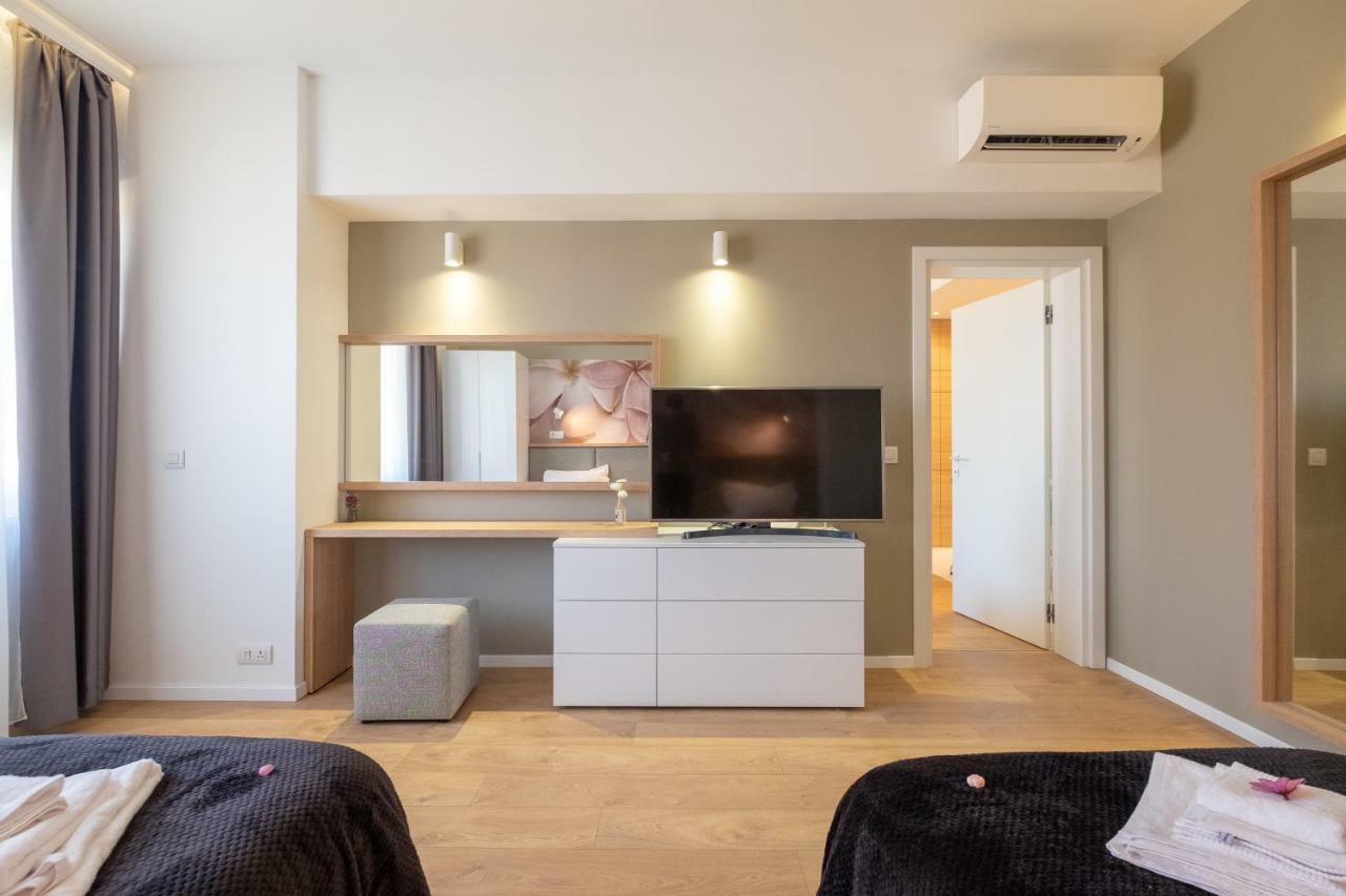 Vitosha Blvd Luxury 2-Bedroom, 2-Bathroom With Balcony Sófia Exterior foto