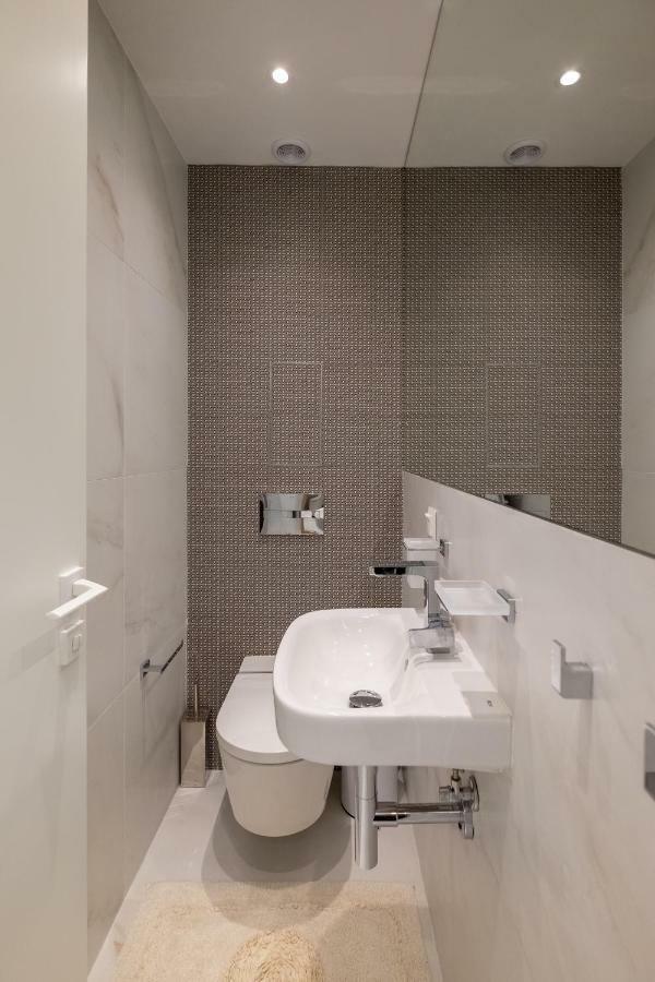 Vitosha Blvd Luxury 2-Bedroom, 2-Bathroom With Balcony Sófia Exterior foto